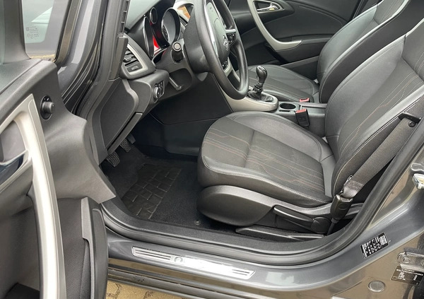 Opel Astra cena 30800 przebieg: 173000, rok produkcji 2012 z Radom małe 172